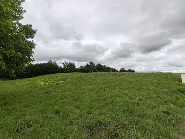 BEAU TERRAIN A BATIR Lacroix-sur-meuse BEAU TERRAIN A BATIR Lacroix-sur-meuse