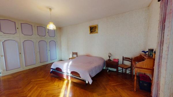 Maison 176m avec 250m2 dépendances et piscine