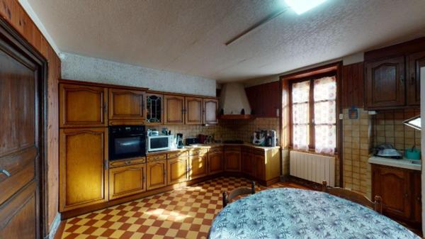 Maison 176m avec 250m2 dépendances et piscine