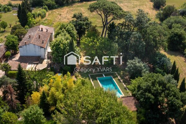 Bastide provençale de 335 m² avec annexes et piscine