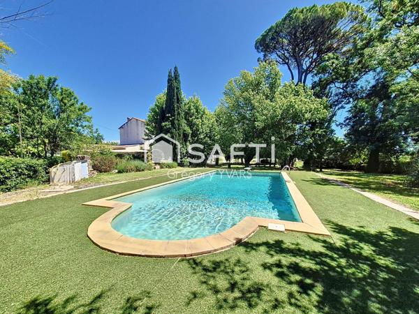 Bastide provençale de 335 m² avec annexes et piscine