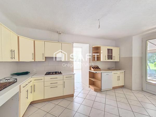 Bastide provençale de 335 m² avec annexes et piscine