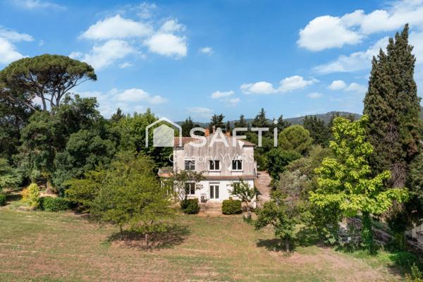 Bastide provençale de 335 m² avec annexes et piscine