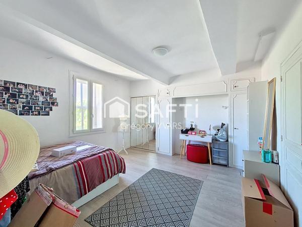 Bastide provençale de 335 m² avec annexes et piscine
