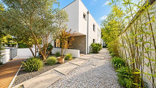 Architecture contemporaine - 2015 - piscine et grand garage - Biarritz