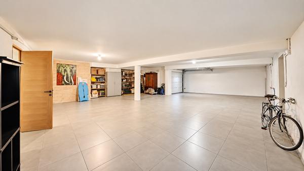 Architecture contemporaine - 2015 - piscine et grand garage - Biarritz
