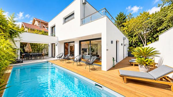Architecture contemporaine - 2015 - piscine et grand garage - Biarritz