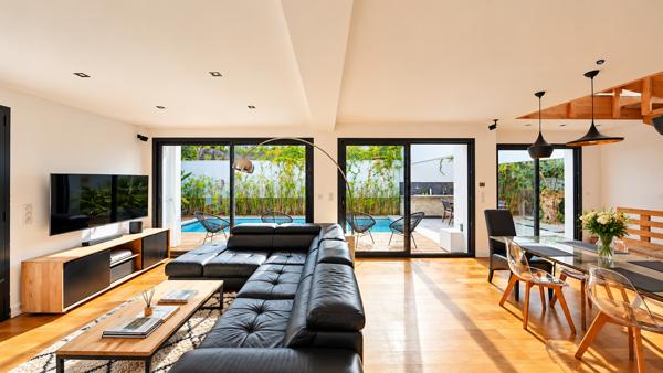 Architecture contemporaine - 2015 - piscine et grand garage - Biarritz