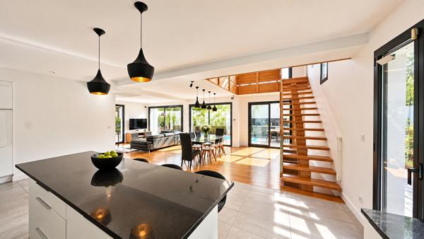 Architecture contemporaine - 2015 - piscine et grand garage - Biarritz