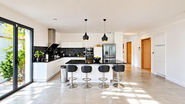 Architecture contemporaine - 2015 - piscine et grand garage - Biarritz