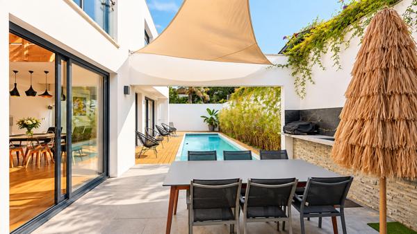 Architecture contemporaine - 2015 - piscine et grand garage - Biarritz
