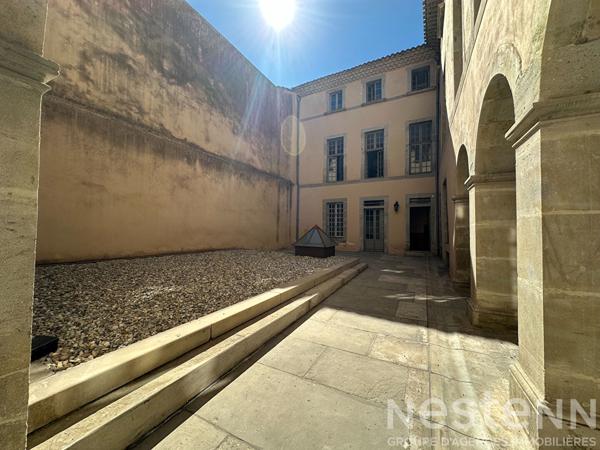 Location appartement T2 meublé en centre-ville de Carcassonne avec cuisine équipée et placards