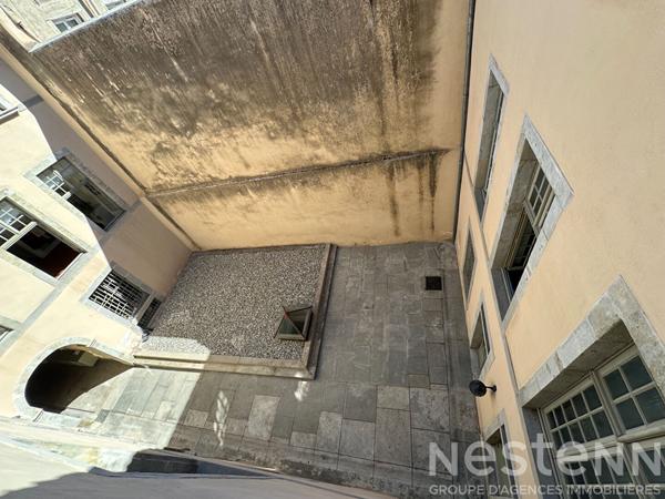 Location appartement T2 meublé en centre-ville de Carcassonne avec cuisine équipée et placards