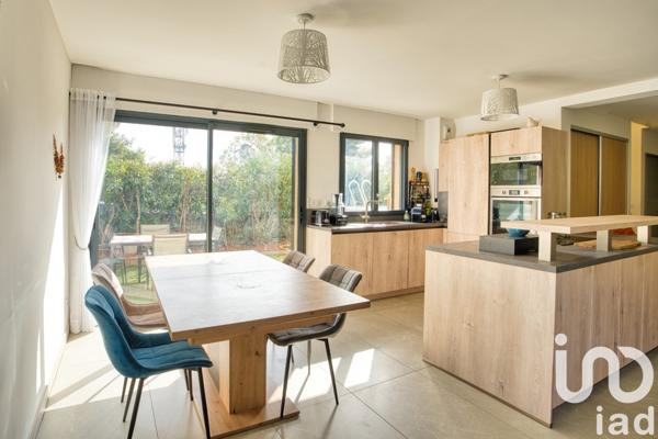 Maison traditionnelle 6 pièces de 139 m² à Bandol (83150)