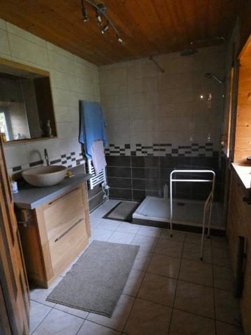 Maison de 120m2 / 5 pièces + grenier et granges de 300m2