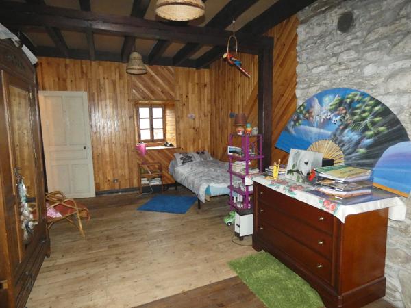 Maison de 120m2 / 5 pièces + grenier et granges de 300m2