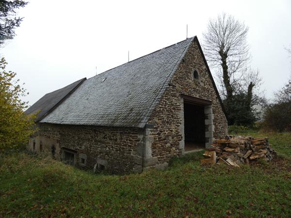 Maison de 120m2 / 5 pièces + grenier et granges de 300m2