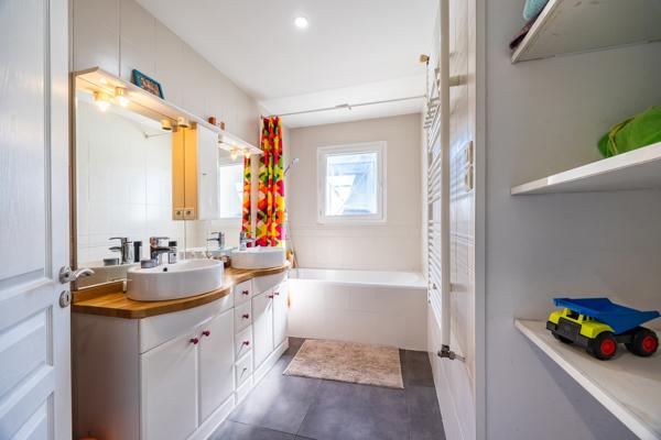 Maison
         7 pièces
        - 180 m² Exclusivité