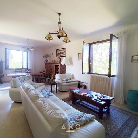 UZES - VILLA  - T9 - 242 M2 - PISCINABLE - GRAND GARAGE - JARDIN 1655 M2 - 595 000