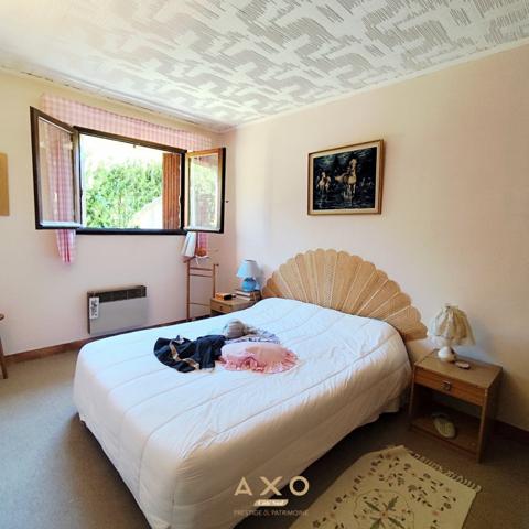 UZES - VILLA  - T9 - 242 M2 - PISCINABLE - GRAND GARAGE - JARDIN 1655 M2 - 595 000