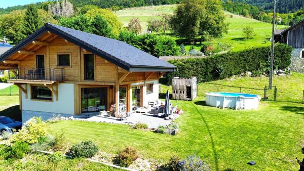 Chalet moderne et chaleureux  de 156 m² habitables sur 1330 m² de terrain