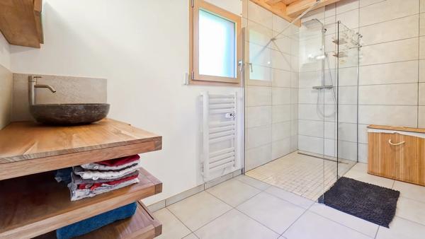 Chalet moderne et chaleureux  de 156 m² habitables sur 1330 m² de terrain