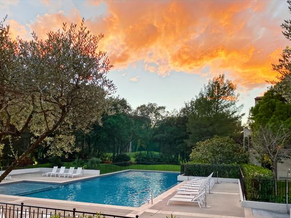 Mougins calme appartement 3 pièces terrasse piscine parking