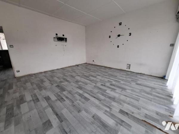 Maison mitoyenne, 2 chambres, garage et cour