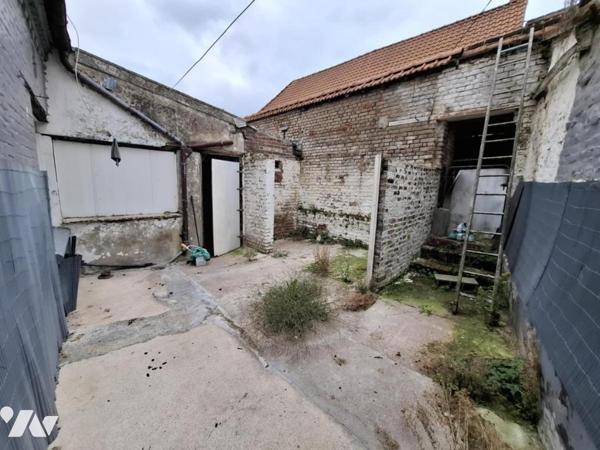 Maison mitoyenne, 2 chambres, garage et cour