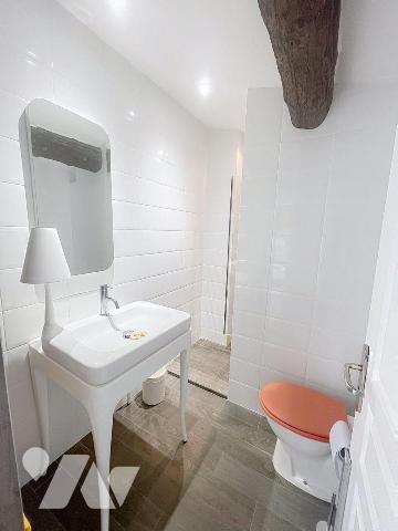 A 50 M DE LA PLACE BELLEVUE CHARMANTE MAISON DE VILLE 110M2 AVEC GRANDE COUR INTERIEURE