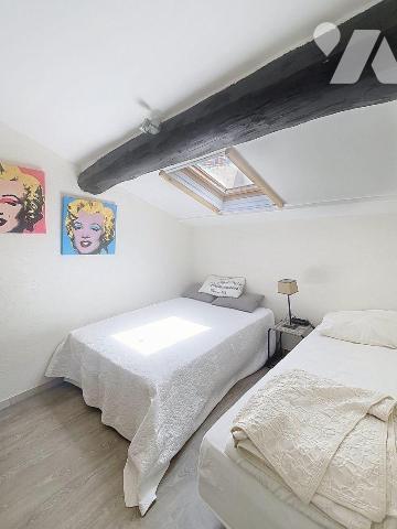 A 50 M DE LA PLACE BELLEVUE CHARMANTE MAISON DE VILLE 110M2 AVEC GRANDE COUR INTERIEURE