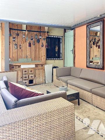A 50 M DE LA PLACE BELLEVUE CHARMANTE MAISON DE VILLE 110M2 AVEC GRANDE COUR INTERIEURE