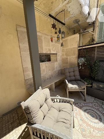 A 50 M DE LA PLACE BELLEVUE CHARMANTE MAISON DE VILLE 110M2 AVEC GRANDE COUR INTERIEURE