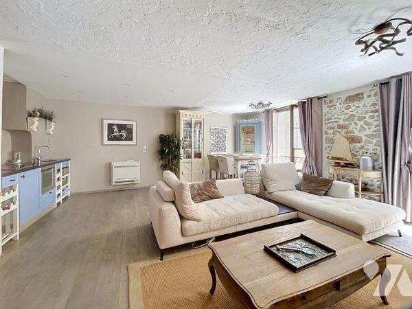A 50 M DE LA PLACE BELLEVUE CHARMANTE MAISON DE VILLE 110M2 AVEC GRANDE COUR INTERIEURE