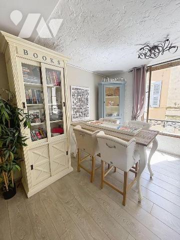 A 50 M DE LA PLACE BELLEVUE CHARMANTE MAISON DE VILLE 110M2 AVEC GRANDE COUR INTERIEURE
