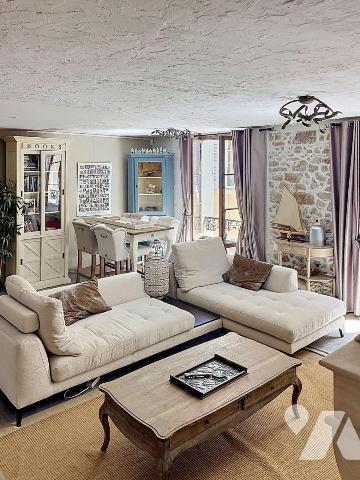 A 50 M DE LA PLACE BELLEVUE CHARMANTE MAISON DE VILLE 110M2 AVEC GRANDE COUR INTERIEURE