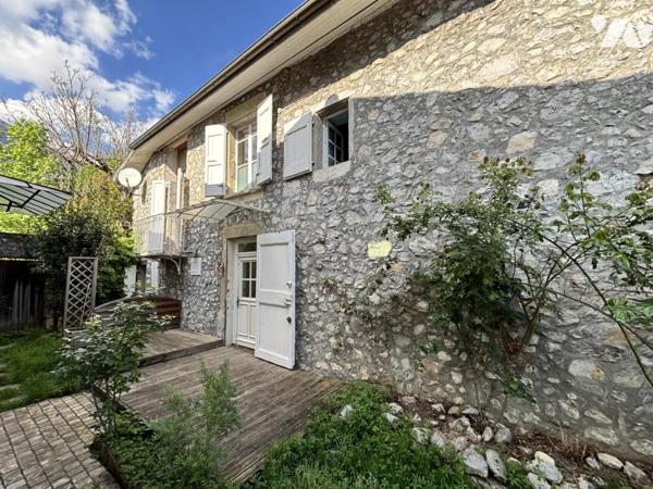 Montbonnot‑Saint‑Martin – Maison de village 6 pièces – 128 m² – Charme, potentiel et annexes