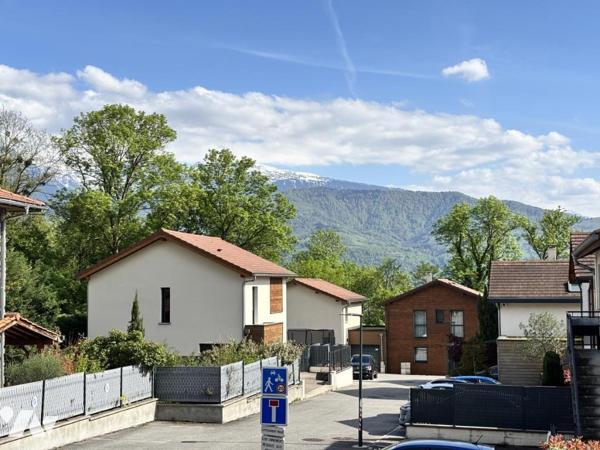Montbonnot‑Saint‑Martin – Maison de village 6 pièces – 128 m² – Charme, potentiel et annexes