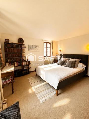 Bastide de caractère vue dominante au coeur du village