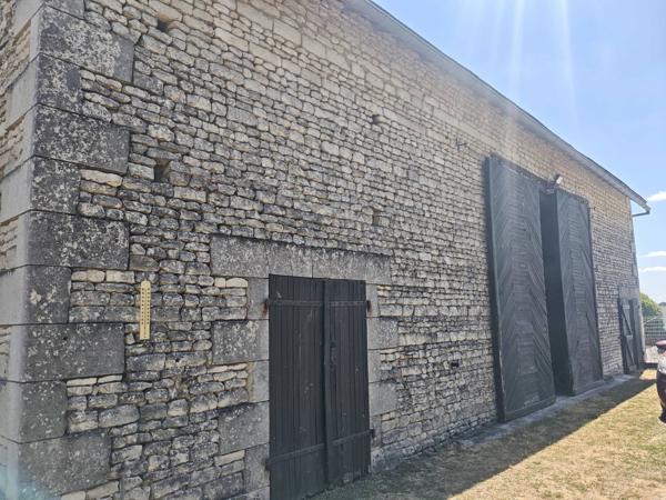 Charmante maison 4 chambres avec piscine à Dercé