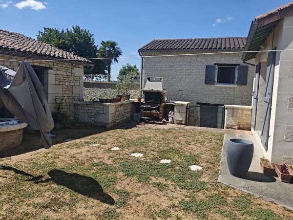Charmante maison 4 chambres avec piscine à Dercé