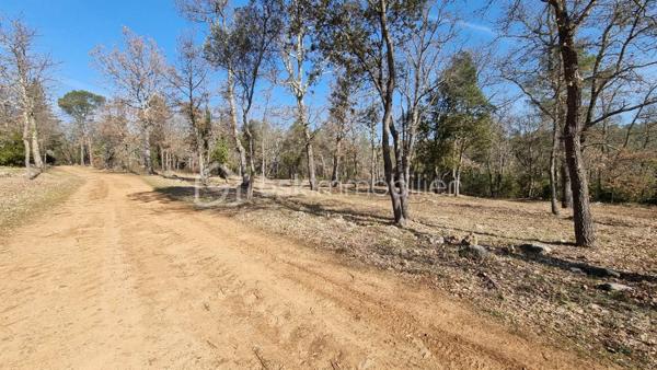Terrain de 10 520 m²
