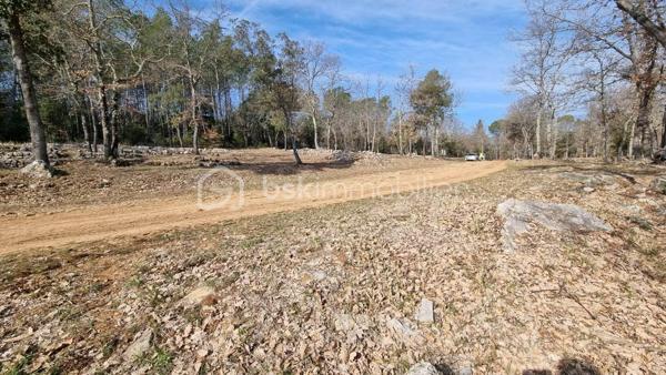 Terrain de 10 520 m²