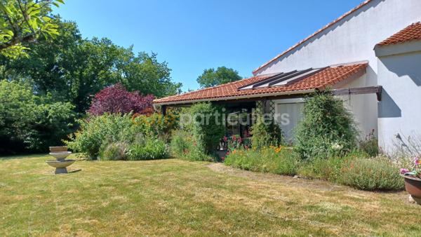 Vente Maison144 m² - 8 Pièces - SAINT LAURENT SUR SEVRE (85290)