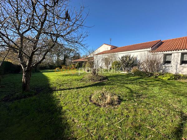 Vente Maison144 m² - 8 Pièces - SAINT LAURENT SUR SEVRE (85290)