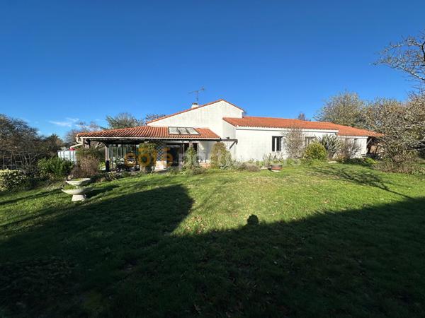 Vente Maison144 m² - 8 Pièces - SAINT LAURENT SUR SEVRE (85290)