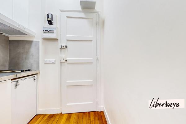 Studio lumineux de 10m2 refait à neuf au 1er étage