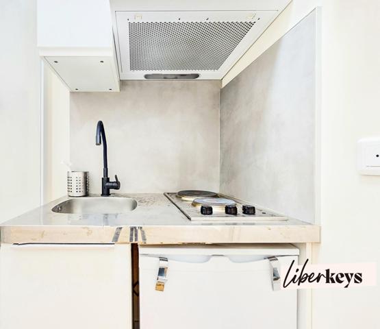 Studio lumineux de 10m2 refait à neuf au 1er étage