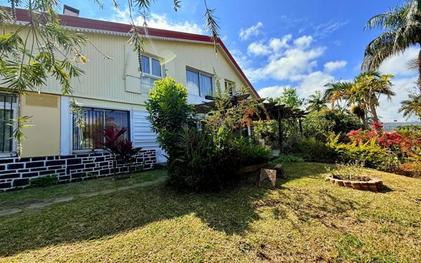 Maison à vendre    6 pièces •  Le Tampon