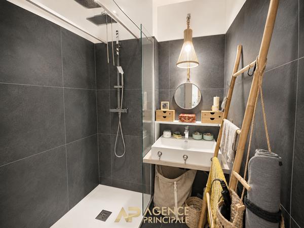 Appartement Type 2 - Parking + Balcon + Ascenseur - La Rochelle secteur Bastion St Nicolas 299 000 € **  - Référence  JH730ED2